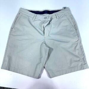 Vineyard Vine khaki cotton shorts size 30 waist